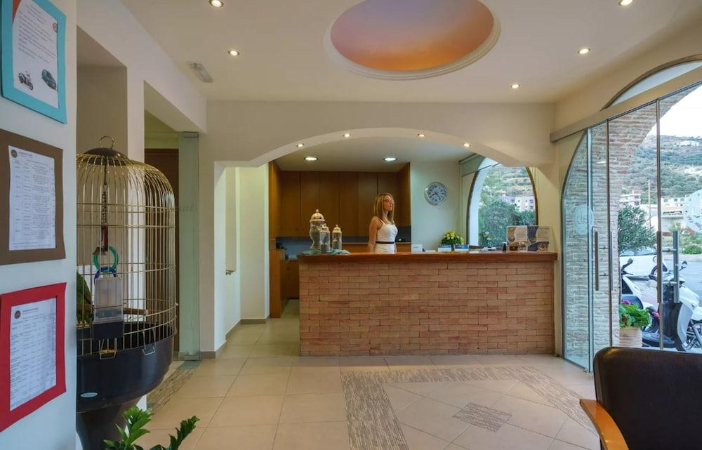 Alianthos Beach Hotel Plakias Bagian luar foto